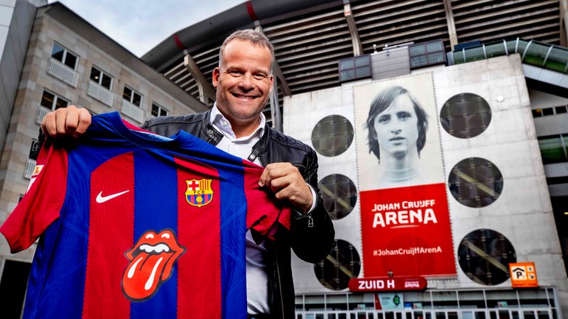Wat doet het logo van de Stones op het shirt van FC Barcelona?
